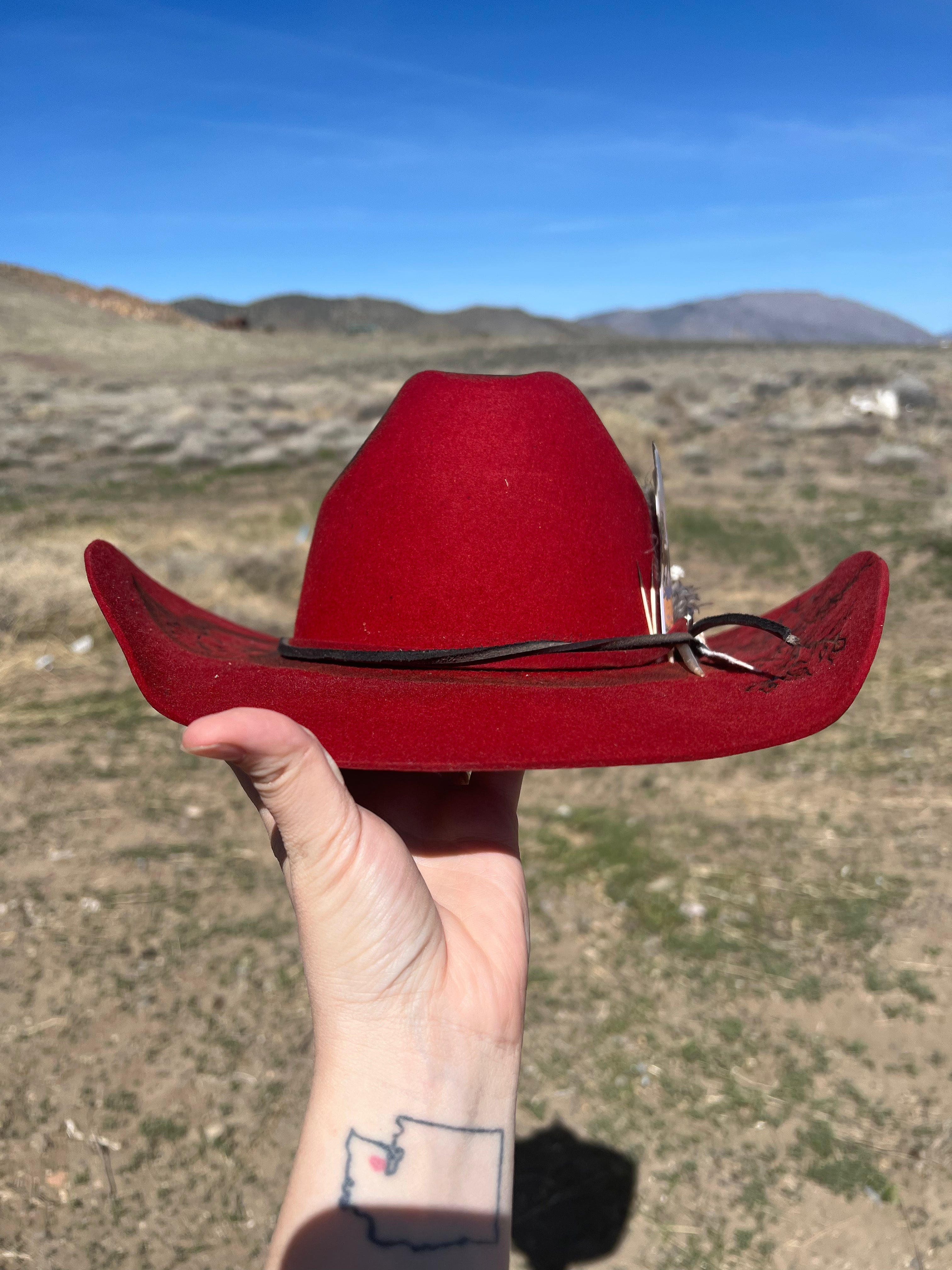 Chapéu Country Cowboy Cool — Edição Especial na cor Vermelho - chapéu country Frutos do Couro