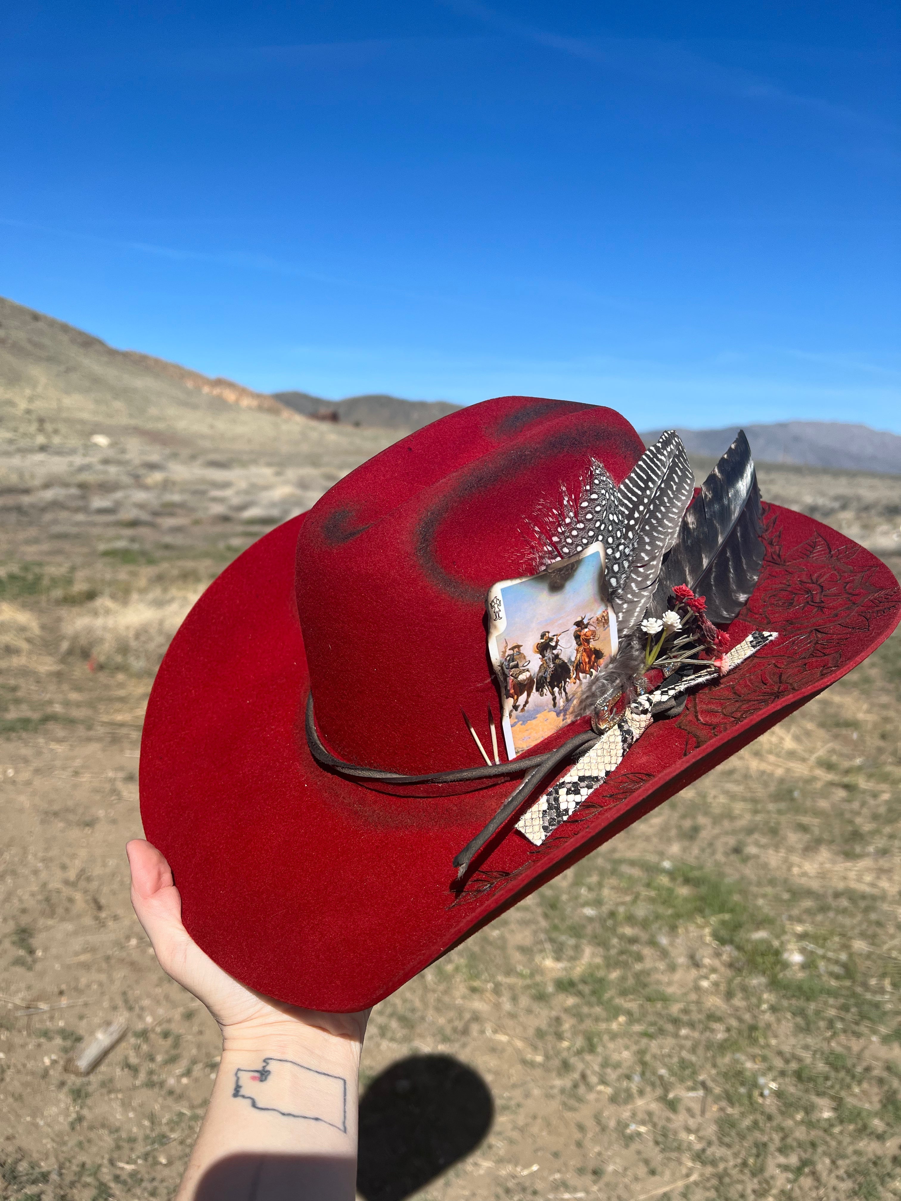 Chapéu Country Cowboy Cool — Edição Especial na cor Vermelho - chapéu country Frutos do Couro
